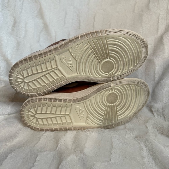 WMNS Jordan 1 High Zoom Canyon Rust, W 10.5, used, great condition, with box. - Picture 6 of 7